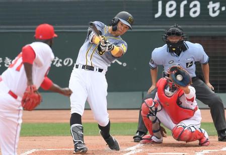 　７回、４打席連続三振に倒る佐藤輝（撮影・田中太一）