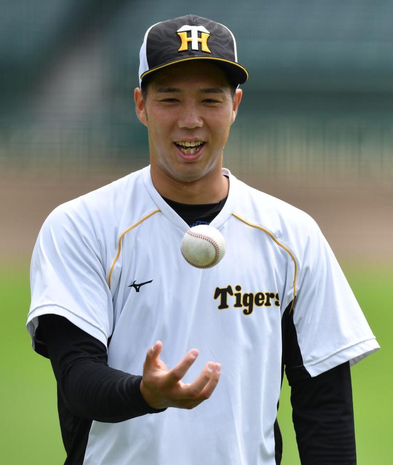 　練習で汗を流した阪神・青柳（撮影・佐々木彰尚）