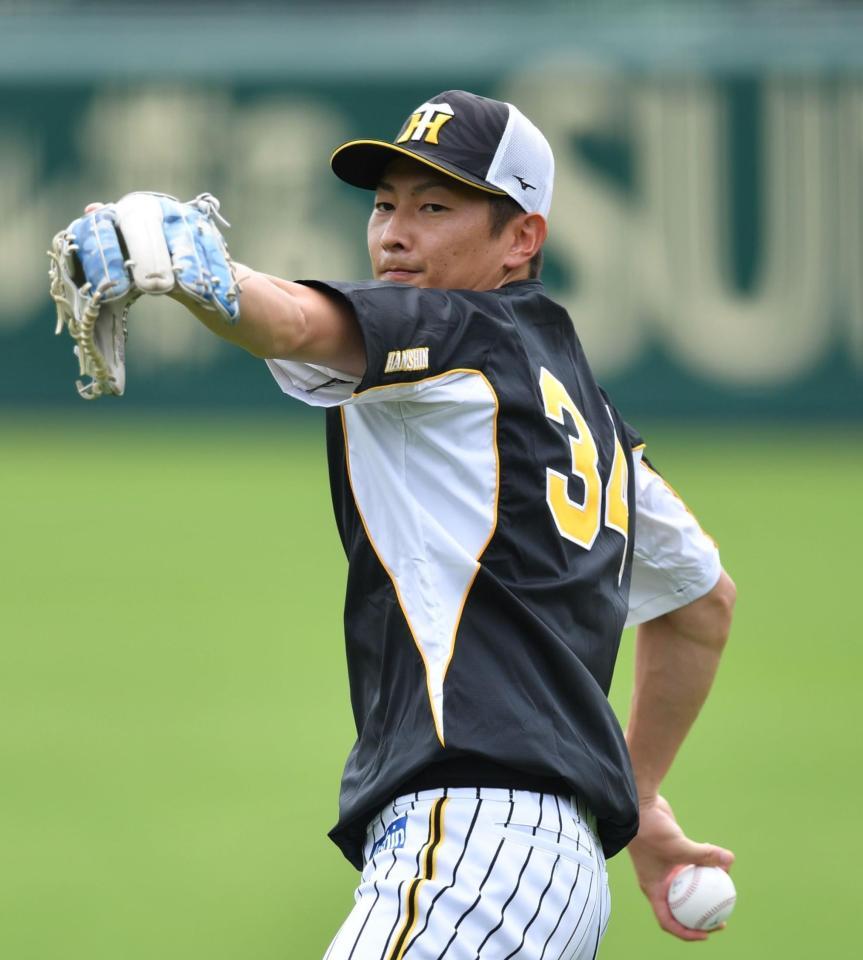 　キャッチボールをする二保