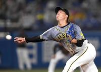 安定した投球を見せた青柳は８回無失点で８勝目を挙げた　