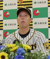 　６月度月間ＭＶＰに輝いた阪神・青柳（代表撮影）