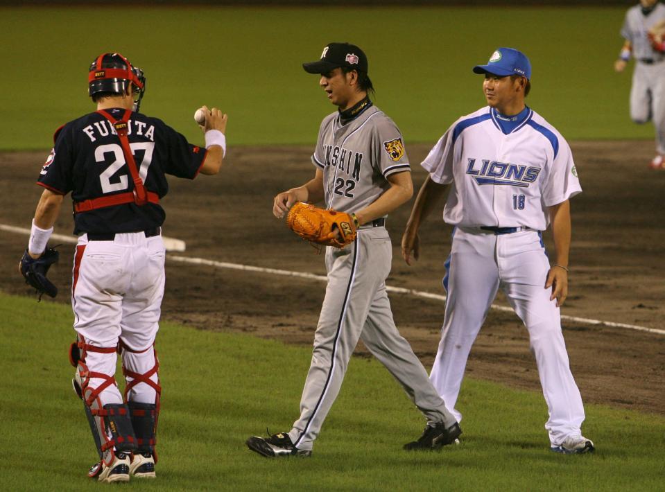 　オールスターで共演した藤川氏と松坂＝２００６年