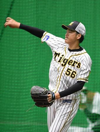 　キャッチボールで調整する小林（撮影・北村雅宏）