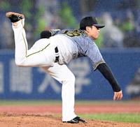 　８回、好リリーフを見せる馬場（撮影・飯室逸平）