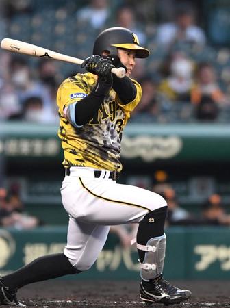 　３回、適時打を放つ糸原（撮影・北村雅宏）