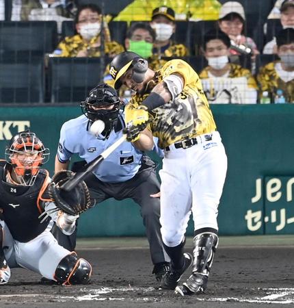 　６回、左越えに１６号ソロを放つマルテ