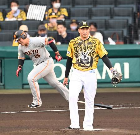 　１回、岡本和を遊ゴロに打ちとる秋山