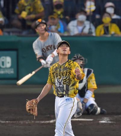 　４回、坂本にソロを浴びる伊藤将（撮影・神子素慎一）