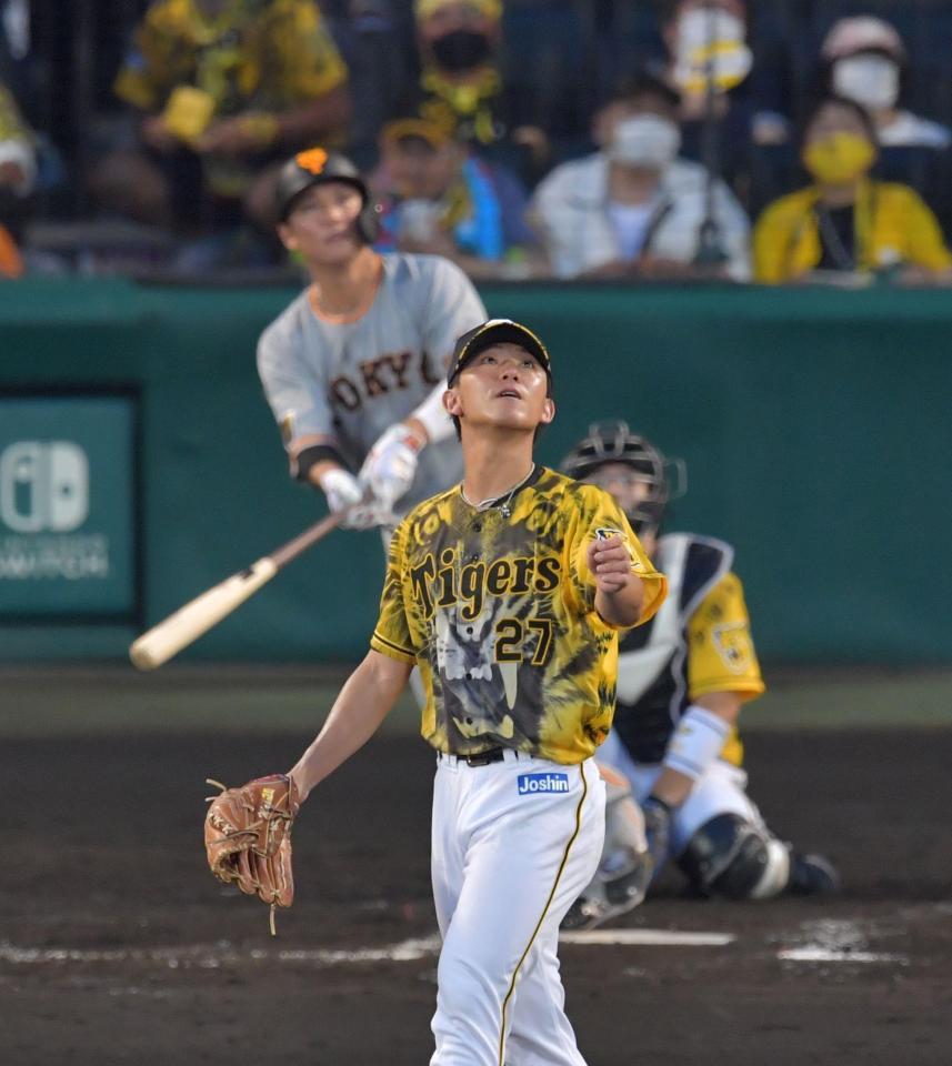 　４回、坂本にソロを浴びる伊藤将（撮影・神子素慎一）