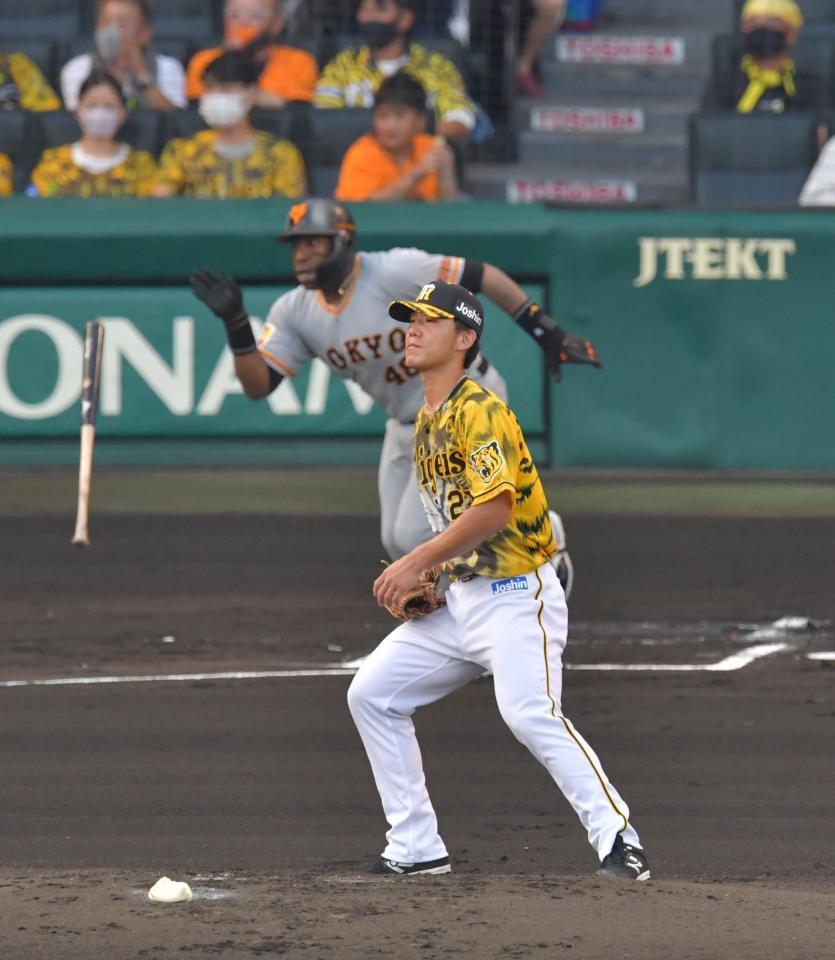 　１回、ウィーラーに先制打を許す伊藤将（撮影・神子素慎一）