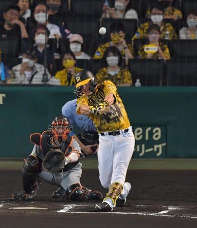 　６回、ソロを放つサンズ