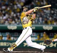 　６回、ソロを放つサンズ