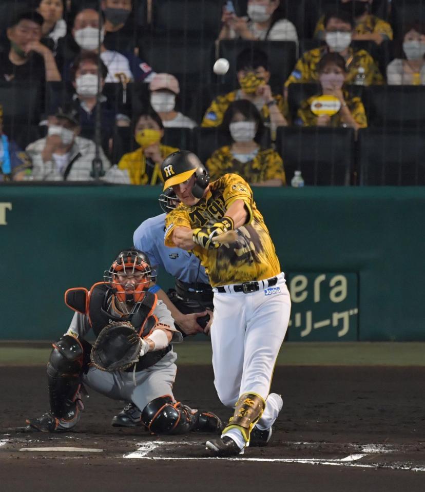 　６回、ソロを放つサンズ