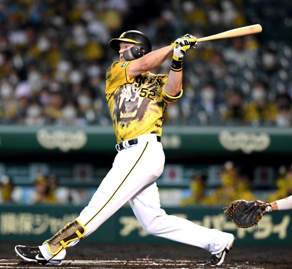 　６回、ソロを放つサンズ