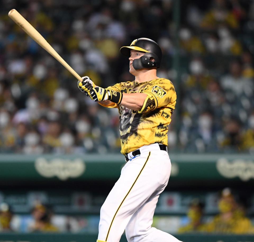 　６回、ソロを放つサンズ