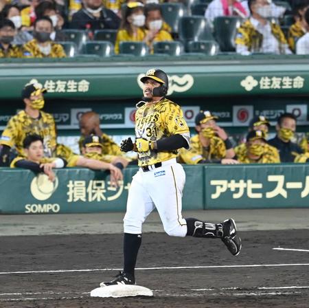 　５回、好機に三ゴロに倒れるマルテ（撮影・飯室逸平）