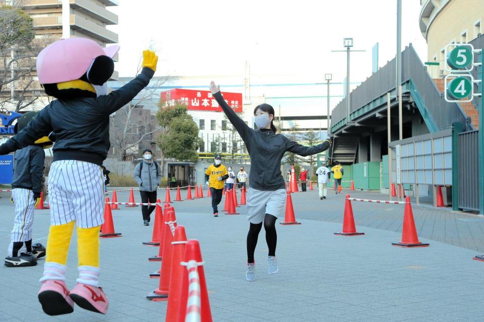 今年１月に行われた「甲子園エンジョイラン」（球団提供）