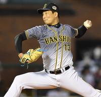 　５回に登板し力投する阪神・岩崎（撮影・西岡正）