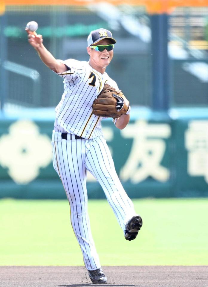 　ノックで軽快な動きを見せる木浪