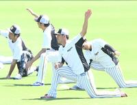 　練習に汗を流す伊藤将