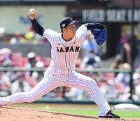 　４回に登板し、投げ込む青柳