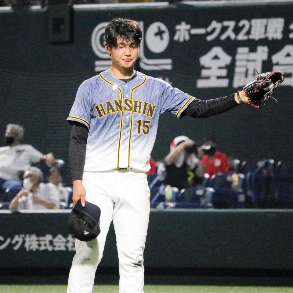 　５回、押し出しの四球にうなだれる西純