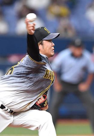 　力投する先発の西勇