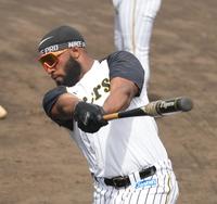 　試合前練習を行うロハス（代表撮影）