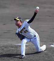　８回、力投する高橋