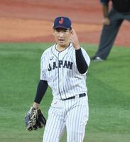 　８回から好リリーフを見せた岩崎優
