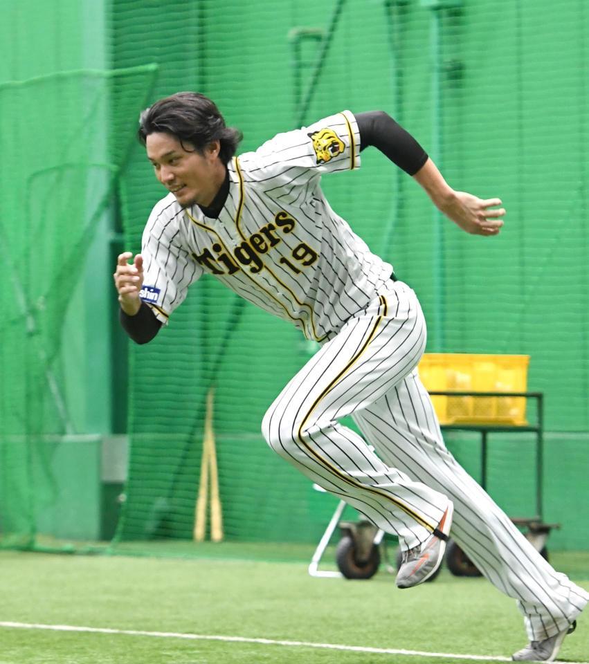　黙々とダッシュする藤浪