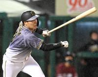 　７回、３安打目となる二塁打を放つ大山