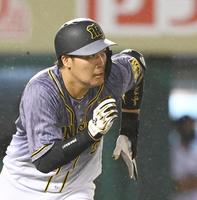 　７回、猛打賞となる二塁打を放つ大山