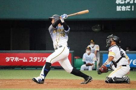 　千賀から適時二塁打を放ち、１６試合連続安打になった井上