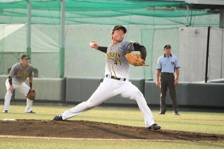 　６回４安打１失点で１０奪三振の快投を見せた村上