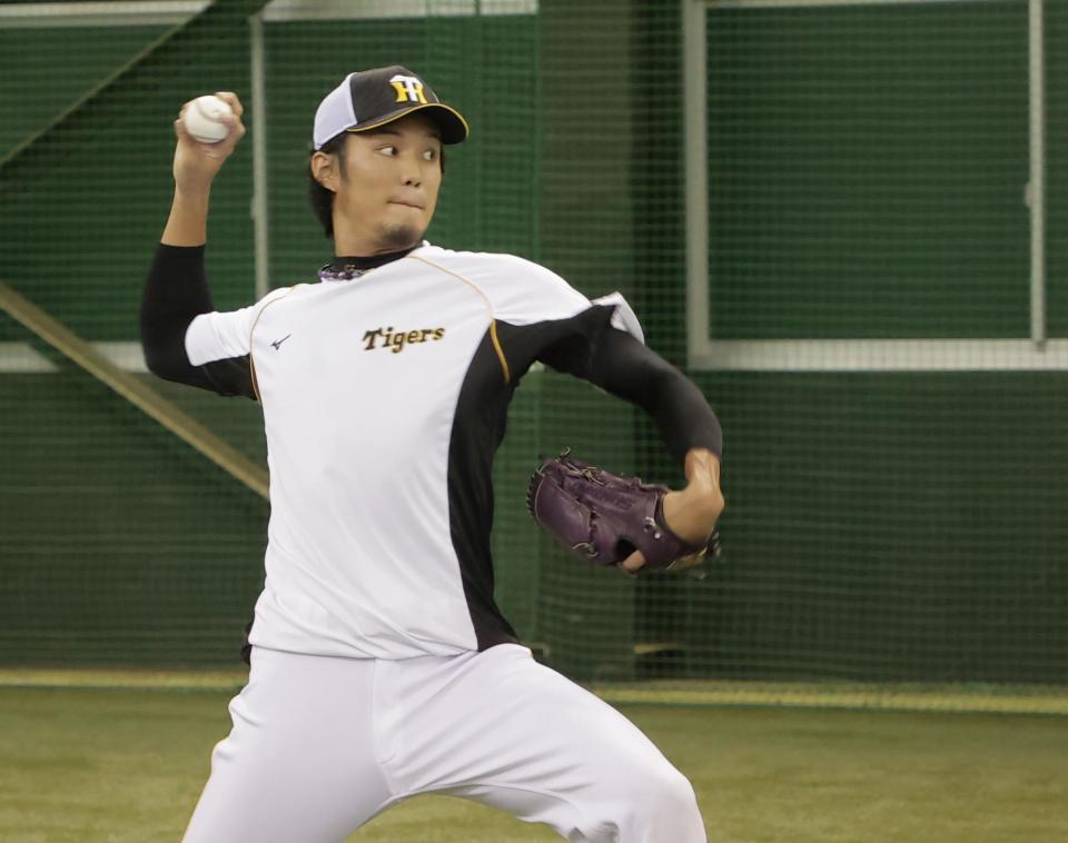 　キャッチボールで調整する藤浪（球団提供）