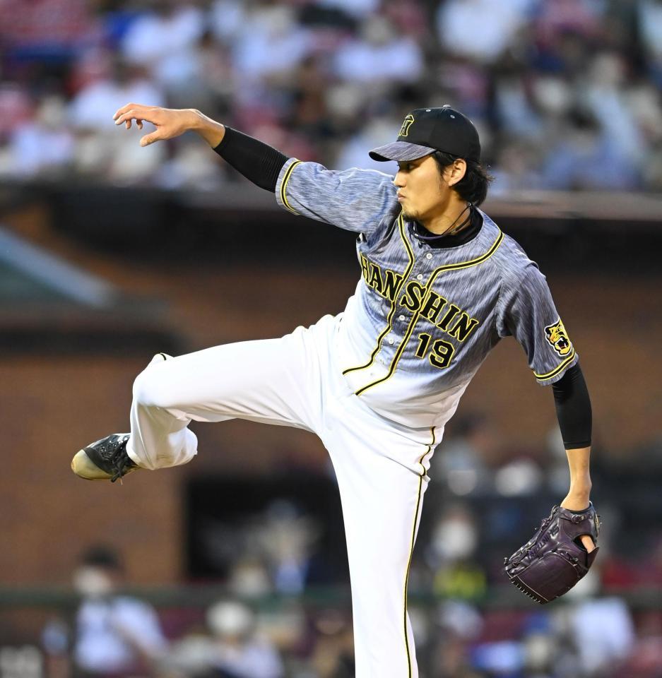 　力投する藤浪（撮影・飯室逸平）