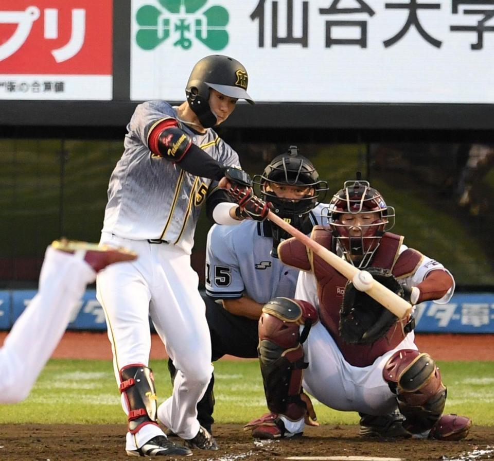 　２回、中前へ安打を放つ中野（撮影・田中太一）