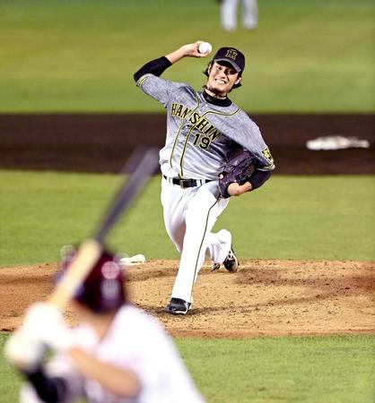 　３回、力投する藤浪（撮影・飯室逸平）