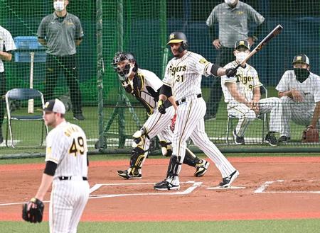 　試合前のシート打撃でガンケルと“対戦”するマルテ（撮影・飯室逸平）