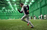 　ダッシュする西勇