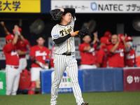 　１回、広島打線に連打を浴び、先制を許す西勇（撮影・田中太一）