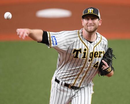 　シート打撃で投げ込むガンケル