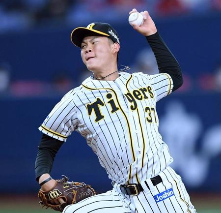 　６回途中から登板し、無失点に抑える及川（撮影・田中太一）