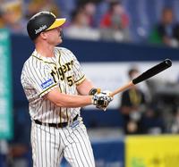 　３回、ソロを放つサンズ（撮影・田中太一）