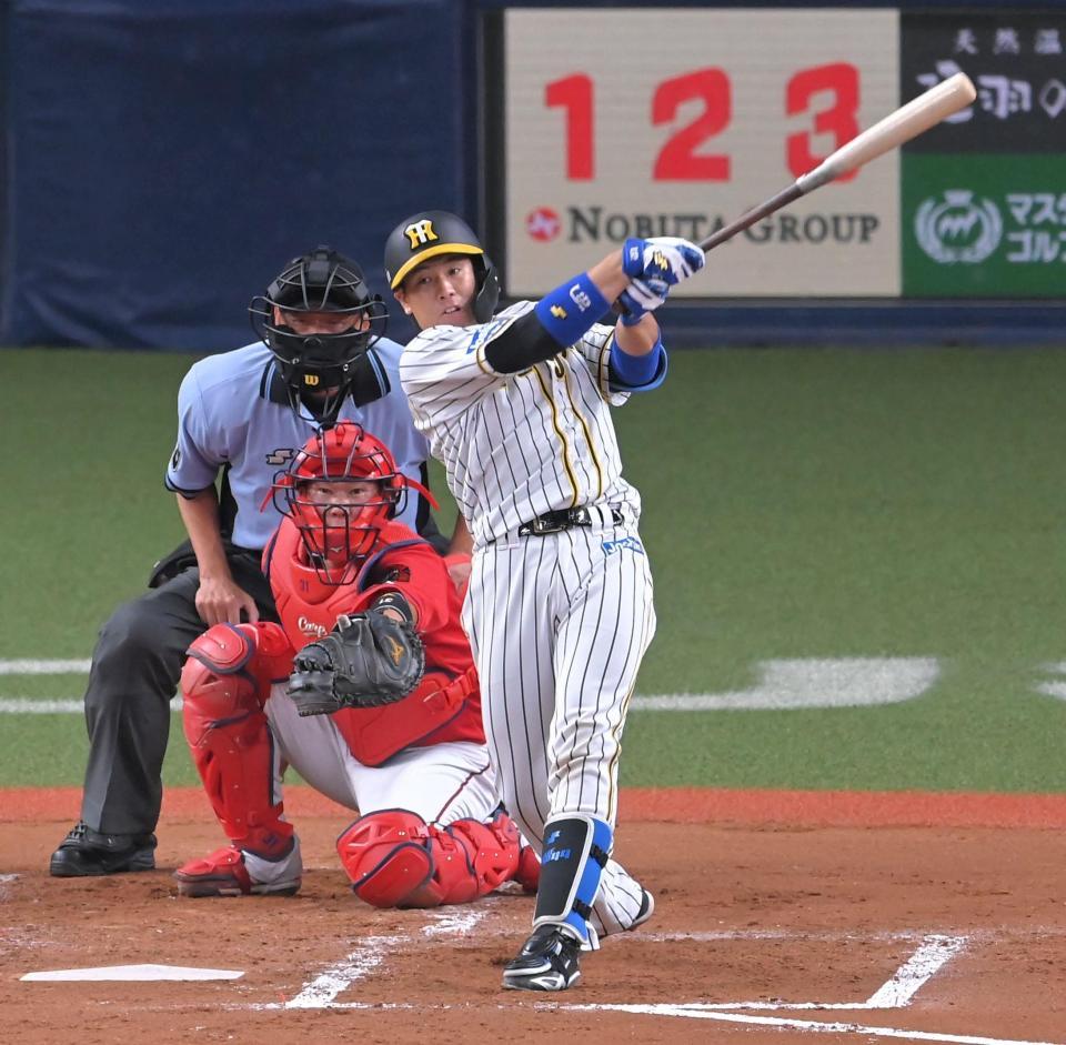 　２回、同点適時打を放つ梅野（撮影・高部洋祐）