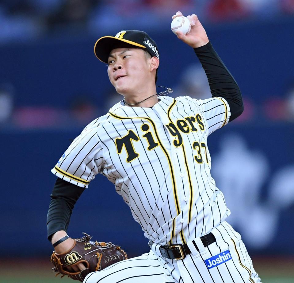 　６回途中から登板し、無失点に抑える及川（撮影・田中太一）