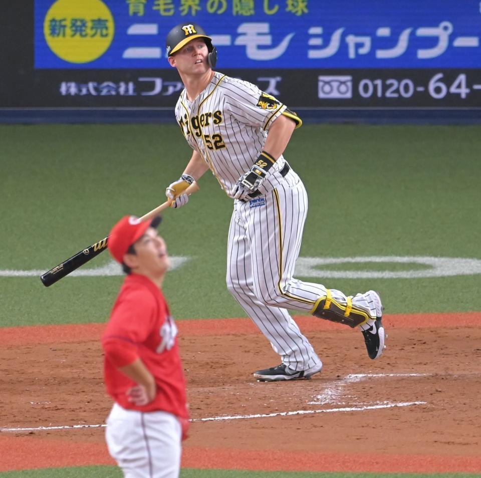 　４回、九里（手前）から３ランを放つサンズ（撮影・高部洋祐）