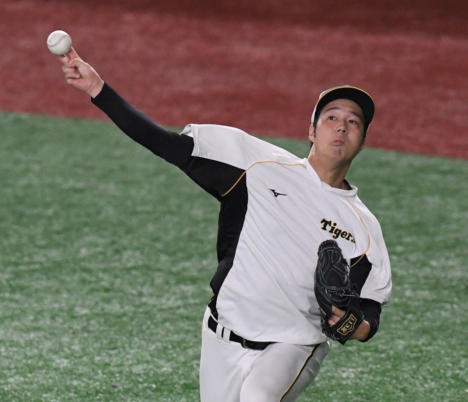 　調整する青柳（撮影・金田祐二）