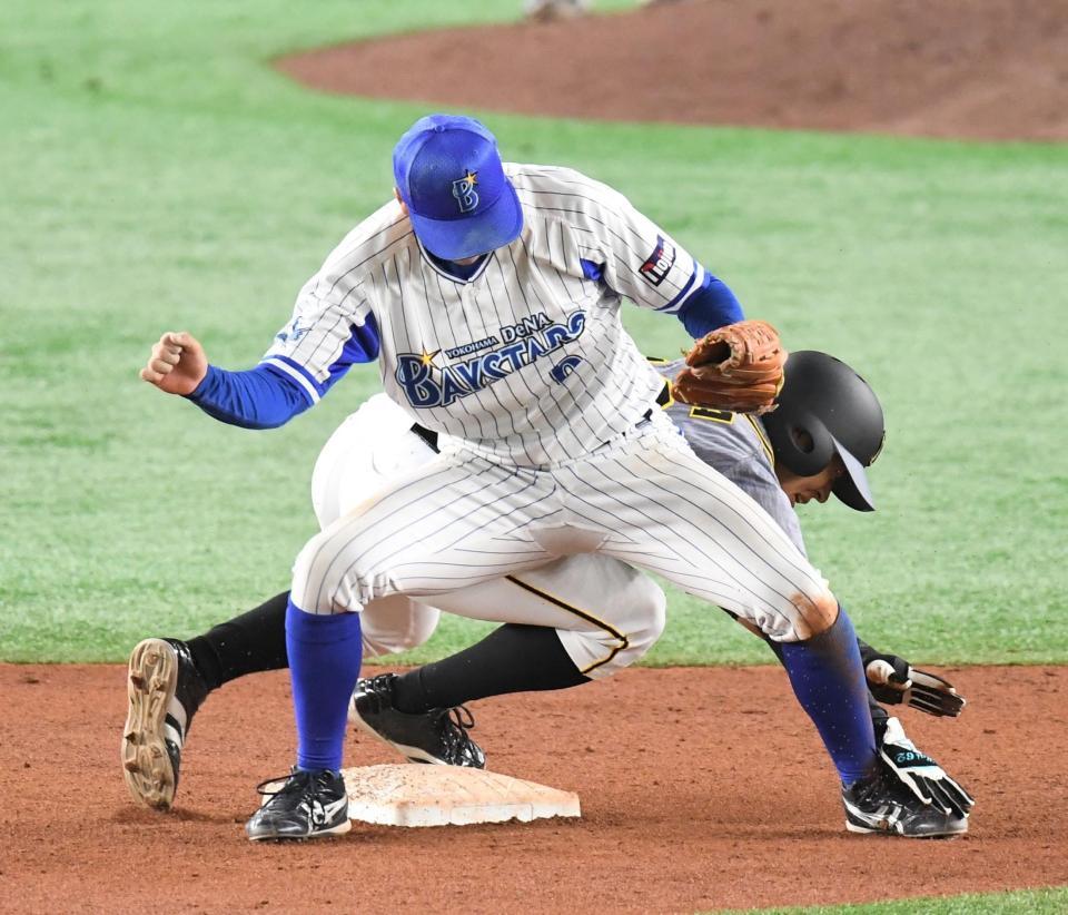 　８回、代走で二盗を決める植田（撮影・金田祐二）